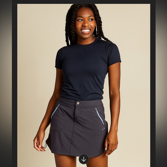 Title Nine gray Nimblene golf skort bike short zip pockets Womens Sz 2